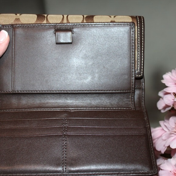 Coach Hamptons Signature Canvas Long Wallet with Checkbook - EUC - Picture 10 of 15